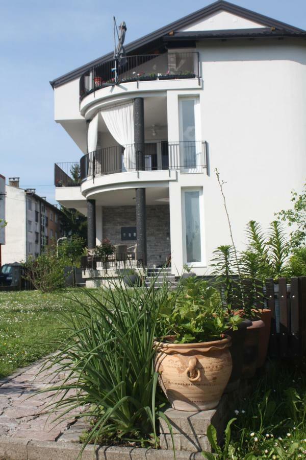 Lgp Exclusive Apartment Бихач Экстерьер фото
